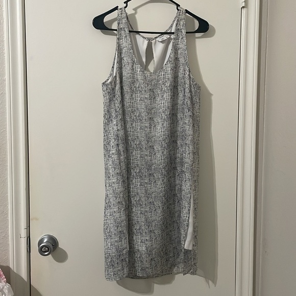 Elegant Gray Sleeveless Dress - Picture 1 of 7